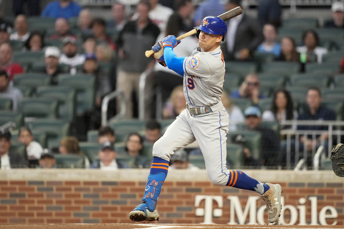 Mets center fielder Brandon Nimmo singles